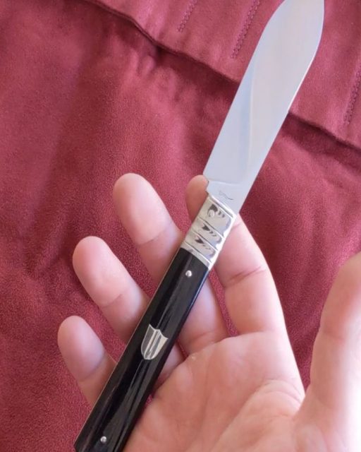 #gentlemanfolder #orfevrerie #coutelleriedart #cutlery #cutler #knife #knifemaker #madeinfrance🇫🇷 #madeinfrance #coutellerie #knives #couteaux #couteau #knivemaker #artisandart #artisanjewelry #coutelleriedart #knifeporn #gentlemanstyle