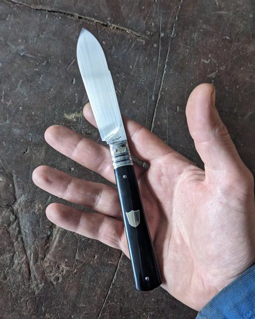 L'est joli lui lala.
#gentlemanfolder #orfevrerie #coutelleriedart #cutlery #cutler #knife #knifemaker #knifeporn #madeinfrance🇫🇷 #madeinfrance #coutellerie #couteaux
#artisanjewelry #coutelleriedart #knifeporn #cutler #gentlemanstyle #gentlemanfolder