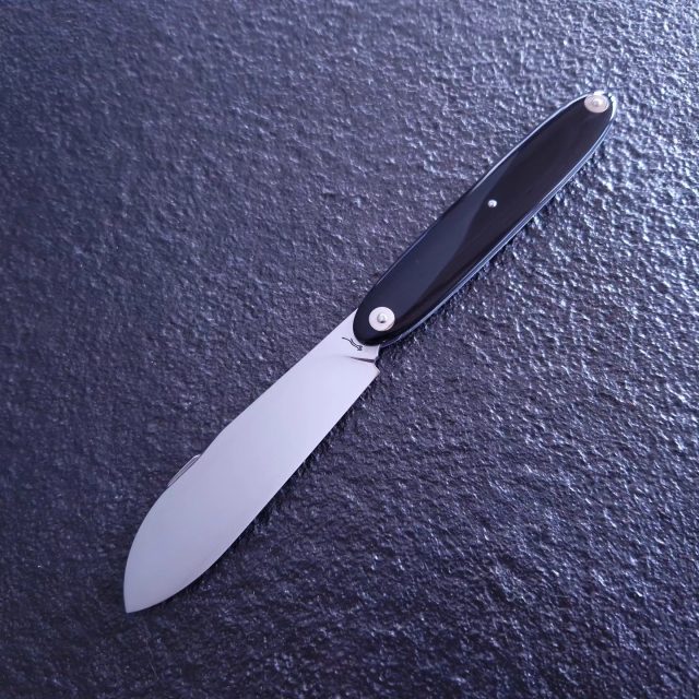 Navette de gentleman, buffle.

#gentlemanfolder #orfevrerie #coutelleriedart #cutlery #cutler #knife #knifemaker #knifeporn #madeinfrance🇫🇷 #madeinfrance #coutellerie #couteaux